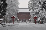 岩木山神社　参道と楼門　Iwaki-san shrine   An approach and two-storied gate